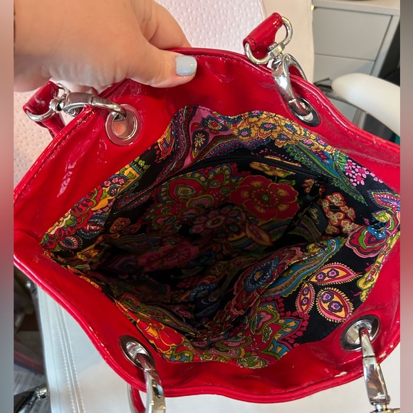 Fun and funky Vera Bradley Frill red patent leather tote - Picture 3 of 8